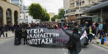 Κύπρος: Μεγαλειώδης πορεία έσπασε την απαγόρευση του Αναστασιάδη (φωτο-βιντεο)