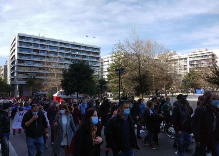 H πιο μεγάλη πανεκπαιδευτική πορεία έριξε στα σκουπίδια το νομοσχέδιο έκτρωμα