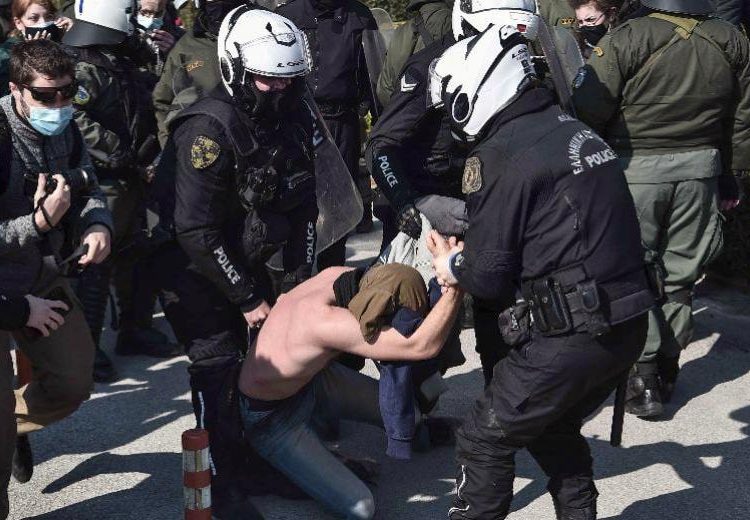 Εγκληματική βία και καταστολή των ΜΑΤ στο ΑΠΘ (φωτο+βίντεο)