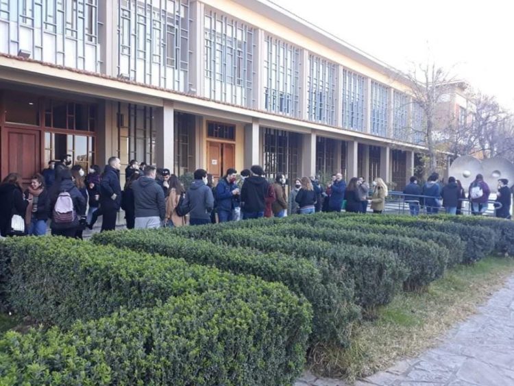 Πανεπιστήμιο Πατρών: Κλειστές οι πόρτες της πρυτανείας για τους φοιτητές