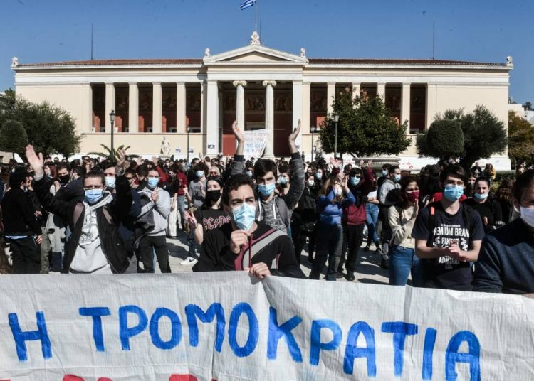 «Πότε θα κάνει ξαστεριά»! Η μαζική απάντηση των φοιτητών στο όργιο καταστολής (φωτο+βιντεο)