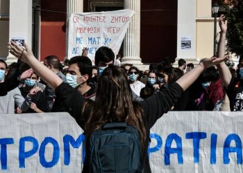 «Πότε θα κάνει ξαστεριά»! Η μαζική απάντηση των φοιτητών στο όργιο καταστολής (φωτο+βιντεο)