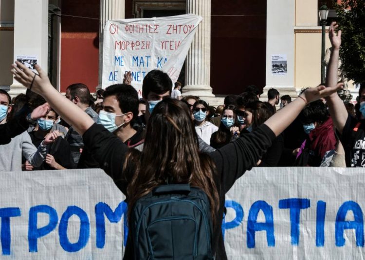 «Πότε θα κάνει ξαστεριά»! Η μαζική απάντηση των φοιτητών στο όργιο καταστολής (φωτο+βιντεο)
