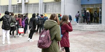 Σχολεία: «Ακορντεόν» οι ζωές μαθητών και εκπαιδευτικών