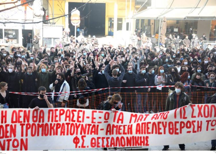 «Πότε θα κάνει ξαστεριά»! Η μαζική απάντηση των φοιτητών στο όργιο καταστολής (φωτο+βιντεο)