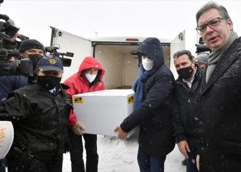 Προτεραιότητα σε εμβόλια και υγεία ή στη γεωπολιτική;