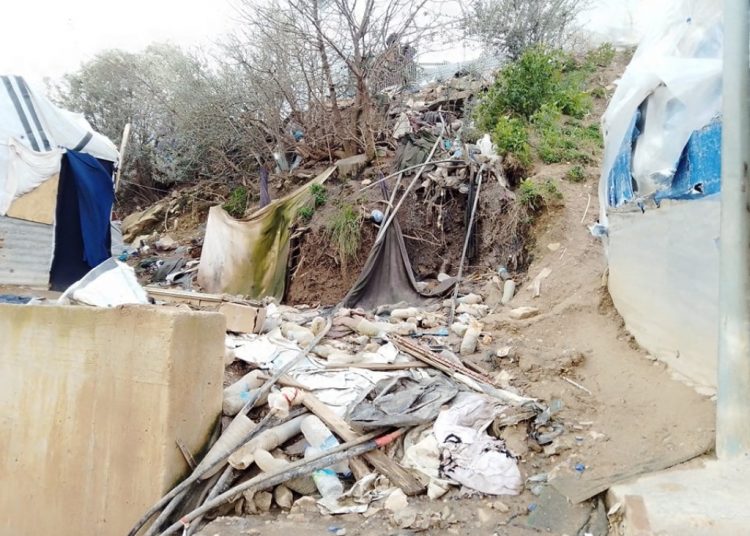 ΒΙΑΛ Χίου: Συνθήκες κόλασης για τους πρόσφυγες (φώτο)