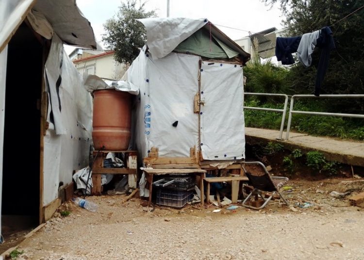 ΒΙΑΛ Χίου: Συνθήκες κόλασης για τους πρόσφυγες (φώτο)