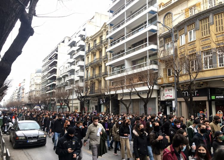 Πανεκπαιδευτικός ξεσηκωμός στη Θεσσαλονίκη! (φωτό+βίντεο)