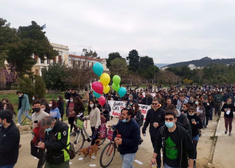 Τεράστιες πορείες στις γειτονιές της Αθήνας και όλης της Ελλάδας! (φωτο+βιντεο)