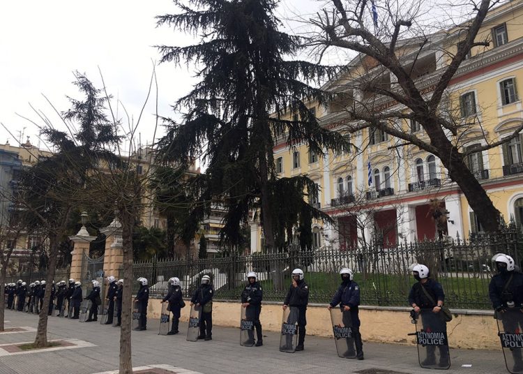 Πανεκπαιδευτικός ξεσηκωμός στη Θεσσαλονίκη! (φωτό+βίντεο)