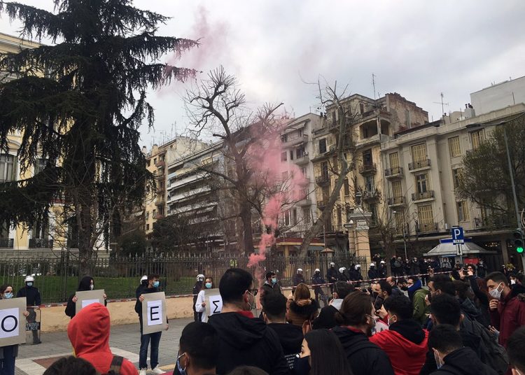Πανεκπαιδευτικός ξεσηκωμός στη Θεσσαλονίκη! (φωτό+βίντεο)