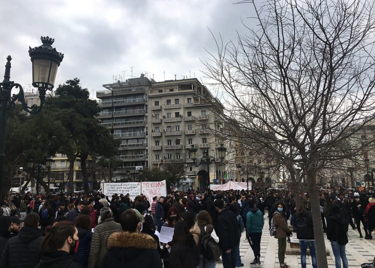 Πανεκπαιδευτικός ξεσηκωμός στη Θεσσαλονίκη! (φωτό+βίντεο)