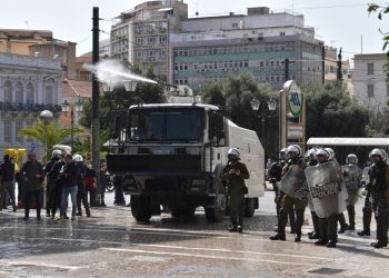 Η κυβέρνηση καταργεί το δικαίωμα στη διαδήλωση! (φώτο και βίντεο)
