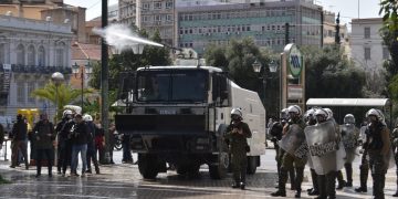 Η κυβέρνηση καταργεί το δικαίωμα στη διαδήλωση! (φώτο και βίντεο)