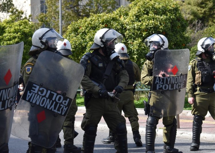 Η κυβέρνηση καταργεί το δικαίωμα στη διαδήλωση! (φώτο και βίντεο)