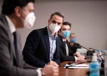 Τανκς και περιπολικά παντού, κλίνες εντατικής πουθενά