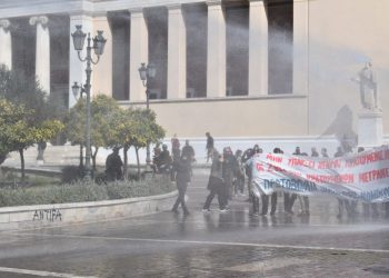 Η κυβέρνηση καταργεί το δικαίωμα στη διαδήλωση! (φώτο και βίντεο)