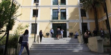 Αγώνας κατά απολύσεων σε δικηγορικό «κάτεργο»