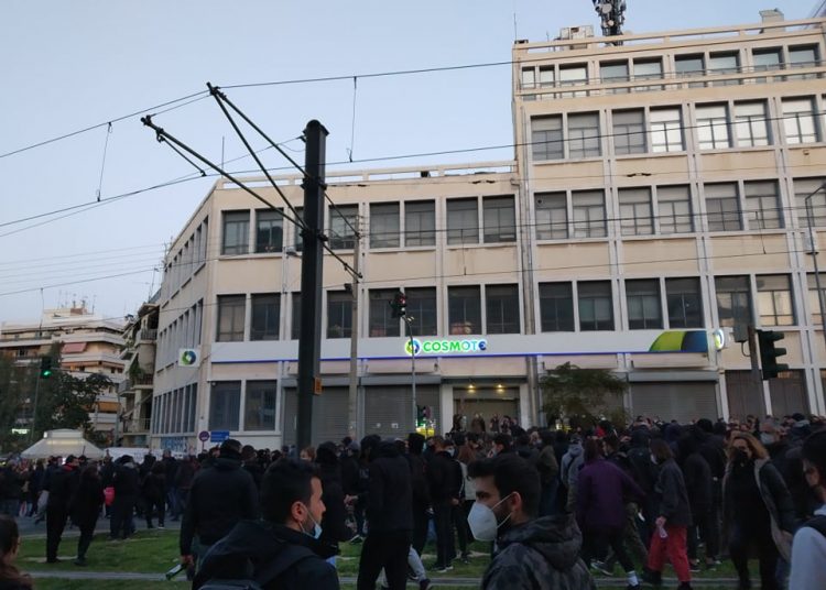 Πολύ μεγάλη πανεκπαιδευτική πορεία στο κέντρο της Αθήνας (φωτο+βίντεο)