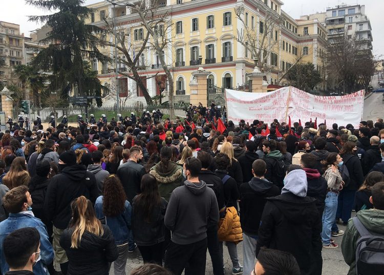 Πανεκπαιδευτικός ξεσηκωμός στη Θεσσαλονίκη! (φωτό+βίντεο)