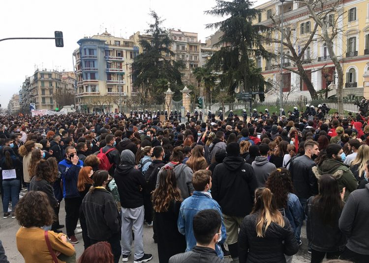 Πανεκπαιδευτικός ξεσηκωμός στη Θεσσαλονίκη! (φωτό+βίντεο)