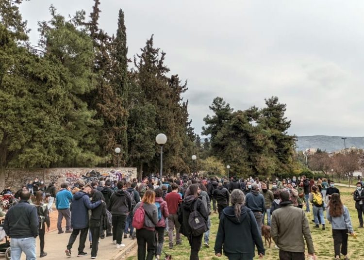 Τεράστιες πορείες στις γειτονιές της Αθήνας και όλης της Ελλάδας! (φωτο+βιντεο)