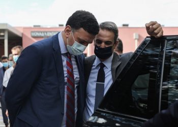 Πανδημία: Σε βαθύ «κόκκινο» τα νοσοκομεία, ενόχους κατασκευάζει η κυβέρνηση