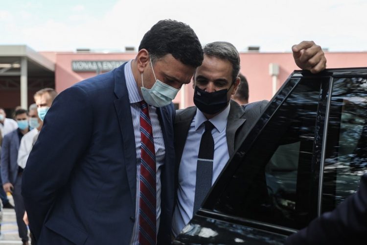 Πανδημία: Σε βαθύ «κόκκινο» τα νοσοκομεία, ενόχους κατασκευάζει η κυβέρνηση