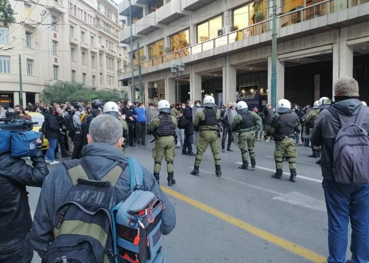 Ωμή και απρόκλητη διάλυση της συγκέντρωσης στο Σύνταγμα (βίντεο+φώτο)