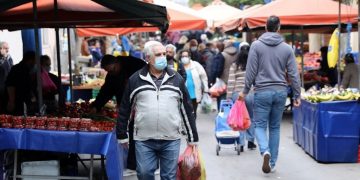 Λαϊκές αγορές: «Άλωση» του υπαίθριου εμπορίου μέσω ΣΔΙΤ και δημοπρασιών