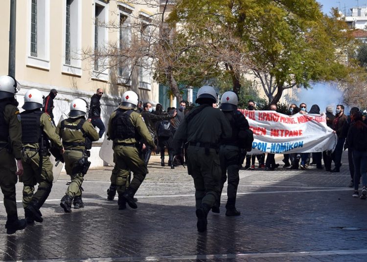 Μέχρι θανάτου εκδικητικότητα κυβέρνησης-μηχανισμών