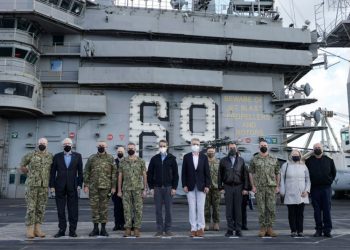 ΝΑΡ: Ο Κ. Μητσοτάκης «επί της υποδοχής» των αεροπλανοφόρων των ΗΠΑ