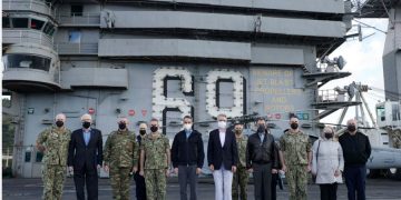 ΝΑΡ: Ο Κ. Μητσοτάκης «επί της υποδοχής» των αεροπλανοφόρων των ΗΠΑ