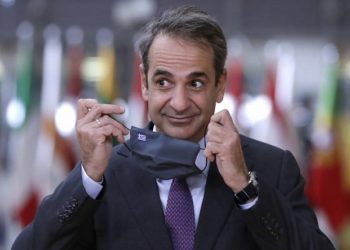 «Είπαν-ξείπαν»: Αντιφατικές δηλώσεις, διαψεύσεις και υπεκφυγές εν καιρώ πανδημίας