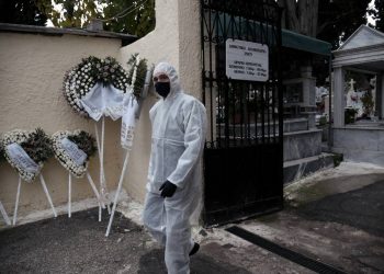 Οι μητροπολίτες «πήραν» τα ταμεία ναών και νεκροταφείων, αφήνοντας… ρέστους τους εργαζόμενους