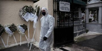 Οι μητροπολίτες «πήραν» τα ταμεία ναών και νεκροταφείων, αφήνοντας… ρέστους τους εργαζόμενους