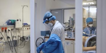 Τα νοσοκομεία καταρρέουν από τα ψέματα της κυβέρνησης