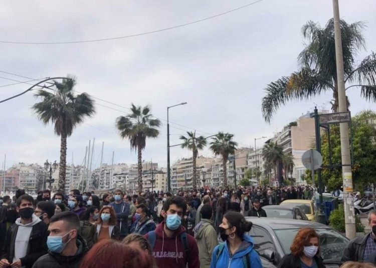 Τεράστιες πορείες στις γειτονιές της Αθήνας και όλης της Ελλάδας! (φωτο+βιντεο)