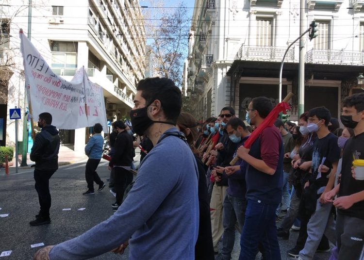 Πολύ μεγάλη πανεκπαιδευτική πορεία στο κέντρο της Αθήνας (φωτο+βίντεο)