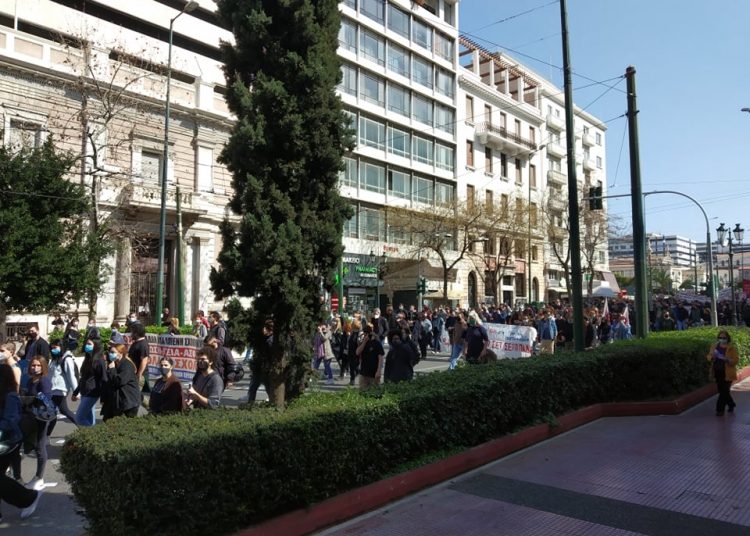 Πολύ μεγάλη πανεκπαιδευτική πορεία στο κέντρο της Αθήνας (φωτο+βίντεο)