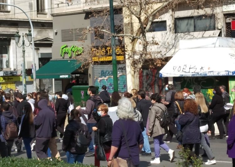 Πολύ μεγάλη πανεκπαιδευτική πορεία στο κέντρο της Αθήνας (φωτο+βίντεο)