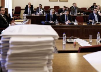 Απανωτά χτυπήματα στον λαό με προπέτασμα την εξεταστική