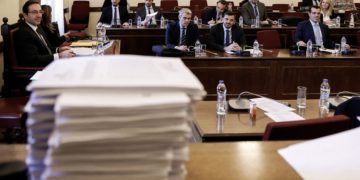 Απανωτά χτυπήματα στον λαό με προπέτασμα την εξεταστική