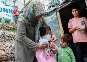 «Κολασμένοι» της πανδημίας: Κανένα μέτρο προστασίας για πρόσφυγες, υπερήλικες, άστεγους