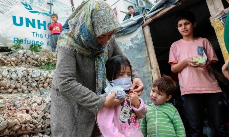 «Κολασμένοι» της πανδημίας: Κανένα μέτρο προστασίας για πρόσφυγες, υπερήλικες, άστεγους