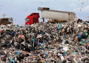 Απορρίμματα: Πλούσια εκδήλωση αντικαπιταλιστικών κινήσεων σε περιφέρειες και πόλεις