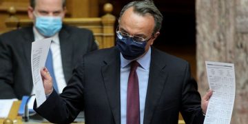 Όχι τώρα πλεονάσματα,  αλλά πληρωμή… σε είδος