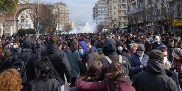 Εισβολή και συλλήψεις φοιτητών από μασκοφόρους ασφαλίτες!