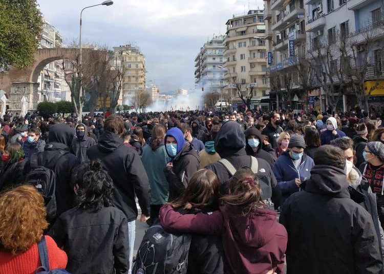 Εισβολή και συλλήψεις φοιτητών από μασκοφόρους ασφαλίτες!